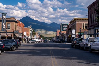 Livingston, Montana - 3 Temmuz 2021: Livingston Montana şehir merkezi, Yellowstone Ulusal Parkı 'na açılan kapı