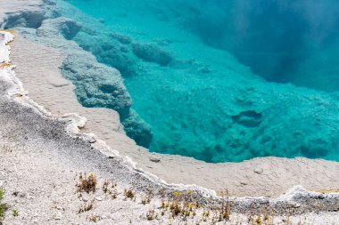 Yellowstone 'daki Batı Başparmak Gayzer Havzası' ndaki Uçurum Havuzu 'nun Soyut Görünümü,