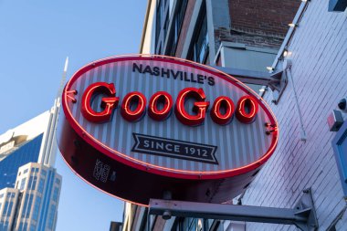 Nashville, Tennessee - 10 Ocak 2022: Goo-Goo mağazası ve fabrika mağazası, 1912 'den beri Nashville' in simgesi, Goo-Goo Cluster 'ın evi, karamel, lokum, fındık ve çikolatayı birleştiren yer.