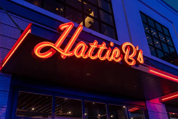 Nashville Tennessee Enero 2022 Señal Neón Para Famoso Restaurante Hattie — Foto de Stock