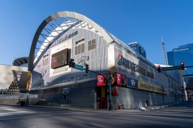 Nashville, Tennessee - 10 Ocak 2022: Nashville Predators NHL hokey takımının evi Bridgestone Arena 'nın dışı