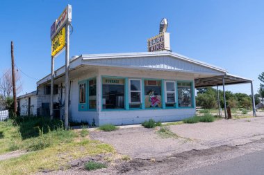 St. Francis, Kansas - 28 Temmuz 2021 Dairy King, bir tatlı restoranı ve lokantası, şimdi terk edilmiş.