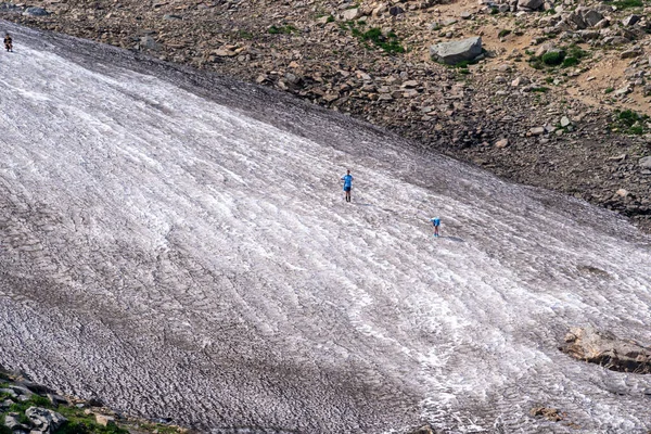 Colorado Usa Juli 2021 Wandelaars Doorkruisen Gletsjer Bij Mary Glacier — Stockfoto