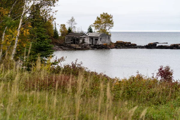 Abandoned Fishing Shacks Cabins Two Fishhouse Beach Lake Superior Shoreline — Stock Photo, Image