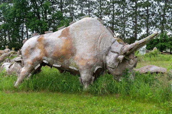 Sparta Wisconsin June 2022 Large Fiberglass Mold Dinosaur Bull Fiberglass — Foto Stock