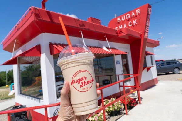 Rudyard Montana July 2022 Hand Holds Sugar Shack Diner Chocolate — Foto de Stock