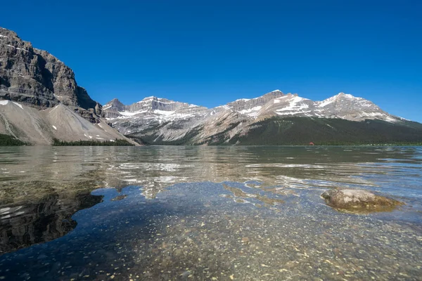 Ήσυχα Νερά Της Λίμνης Bow Στο Banff National Park Κατά — Φωτογραφία Αρχείου