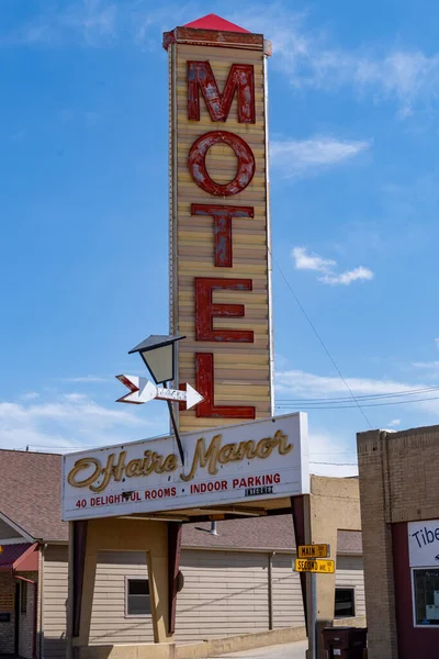 Shelby Montana July 2022 Sign Haire Manor Motel Downtown Area — Stockfoto
