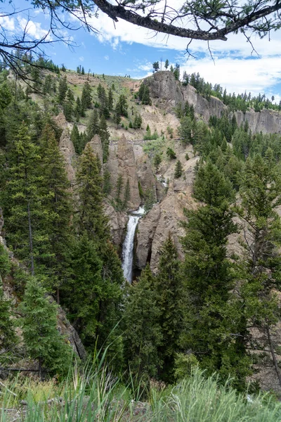 Yellowstone Ulusal Parkı Wyoming 'de Tower Falls Şelalesi