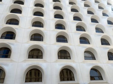 Phoenix, Arizona - 23 Ağustos 2022: Phoenix şehir merkezindeki Rönesans Oteli 'nin ilginç mimarisi. Burası Marriott 'a ait bir mülk.