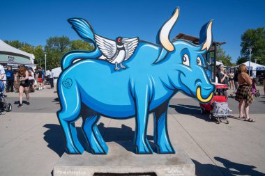 St. Paul, Minnesota - 3 Eylül 2022: Minnesota Eyalet Fuarı 'nda Mavi Öküz heykeli Babe