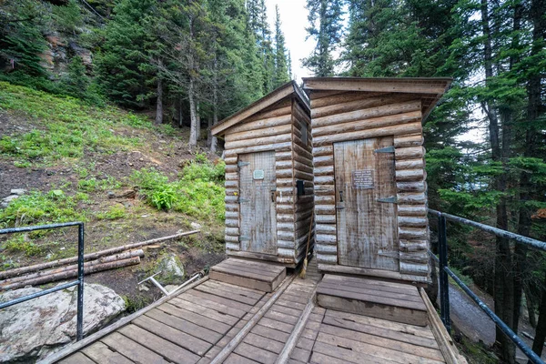 Anges Gölü çay evi yürüyüş alanında kırsal çukur toletleri
