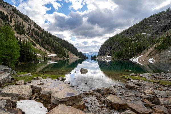 Lago Agnes Banff National Park Longo Trilha Grande Colmeia — Fotografia de Stock