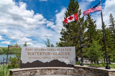 Waterton, Alberta, Kanada - 5 Temmuz 2022 Waterton-Buzul Uluslararası Barış Parkı