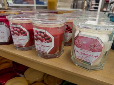 Maple Grove, Minnesota - 8 Ekim 2022 Slatkin and Company tarafından bir Kohls mağazasında satışa sunuldu.