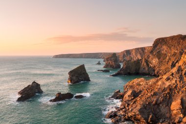 gün batımında bedruthan adımlar