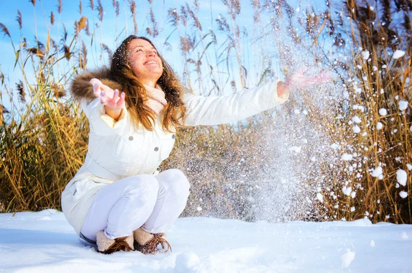 Woman playing with snow — Stock Photo, Image