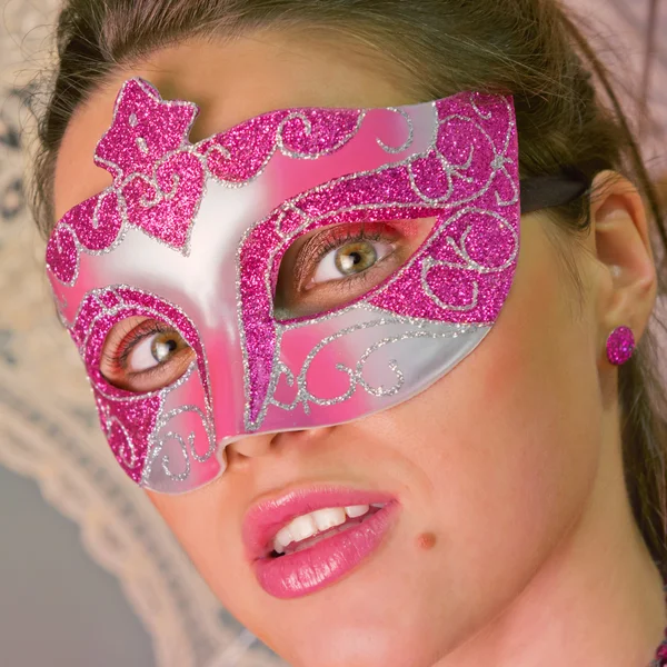 Masked woman looking at the camera — Stock Photo, Image