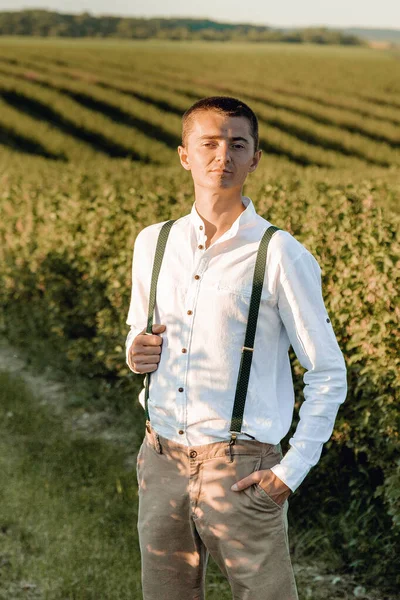 Man Pulls Suspenders — Stock Photo, Image