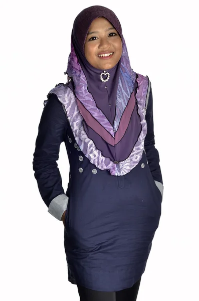 Jeune femme musulmane robe décontractée pourpre Images De Stock Libres De Droits