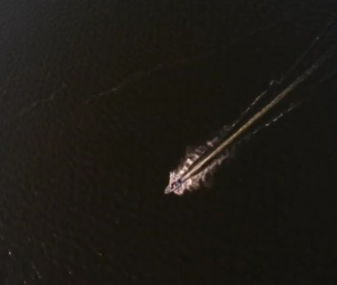 hava atış yukarıda yüksek sürat teknesi