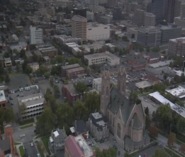 Hava atışı downtown salt lake city, gün batımı ve Katedrali