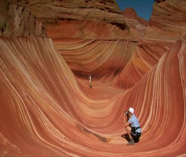insanlar dalga fotoğraf çekmek bir Kuzey Arizona