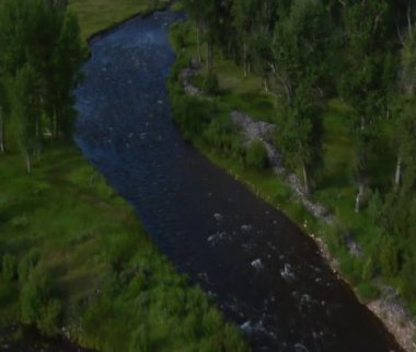 Yeşil Vadi Nehri ile havadan çekim
