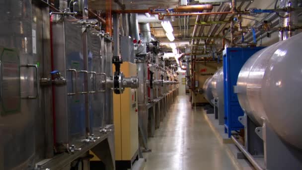 Zoom dans la salle des machines complexe — Video