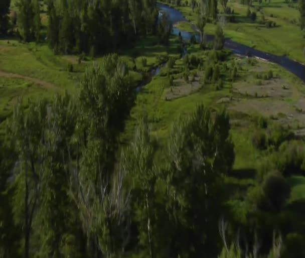 Vue aérienne de Green Valley, River et ranch 