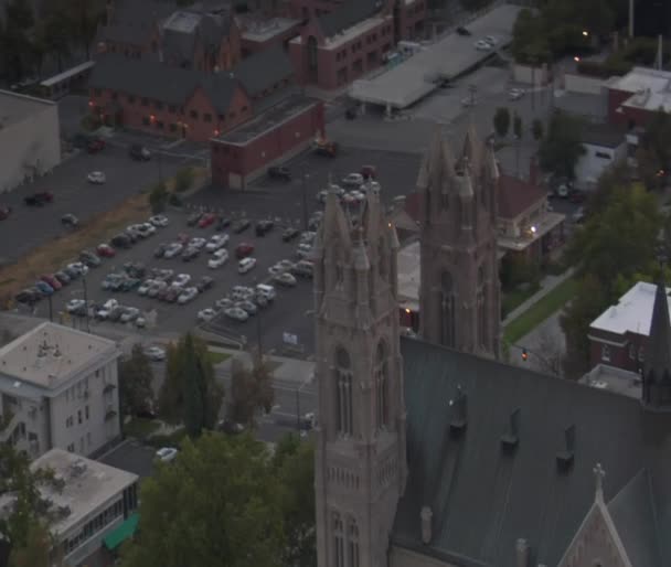 Luchtfoto van het centrum van salt lake city, zonsondergang, en kathedraal — Stockvideo