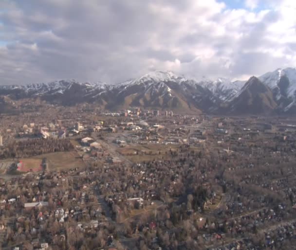 Aerial shot of Salt Lake City neighborhoods in winter — Stock Video