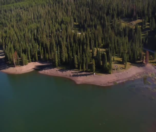 Foto aerea del lago di montagna — Video Stock