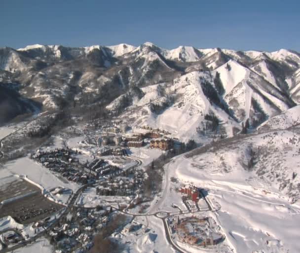 Fotografia aérea dos desfiladeiros resort Park city Utah — Vídeo de Stock