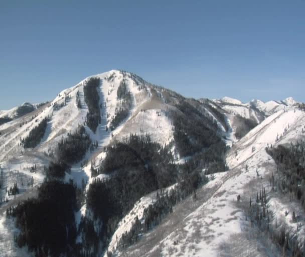 Aerial shot of ski area with snow — Stock Video