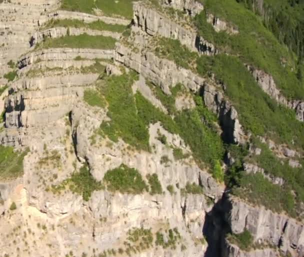 Vue aérienne des falaises de montagne — Video