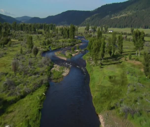 Foto aérea de Green Valley, River y rancho — Vídeo de stock