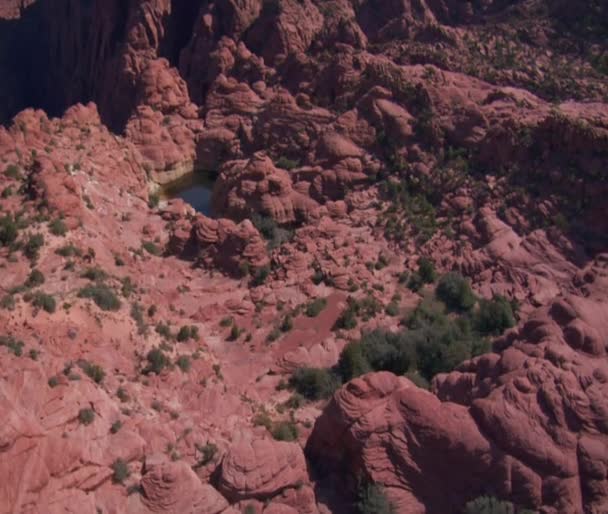赤い崖、山の空中ショット ユタ州セントジョージ — ストック動画