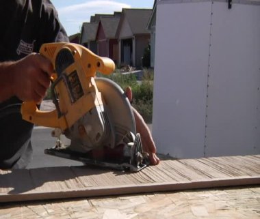 Daire testere adam çalışır