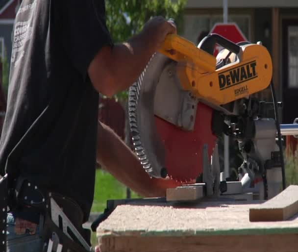 Man operates chop saw — Stock Video