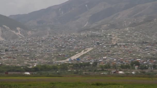 Extenso barrio de chabolas en Haití — Stok video