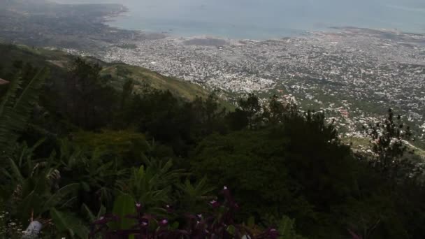Tiro de topo de colina extremamente largo de Porto Príncipe Haiti — Vídeo de Stock