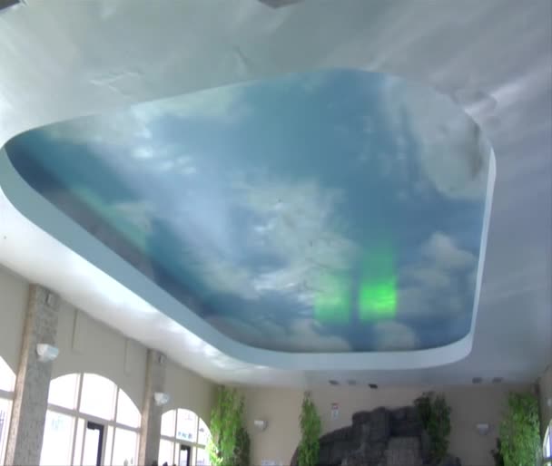 Resort pool med vattenfall — Stockvideo