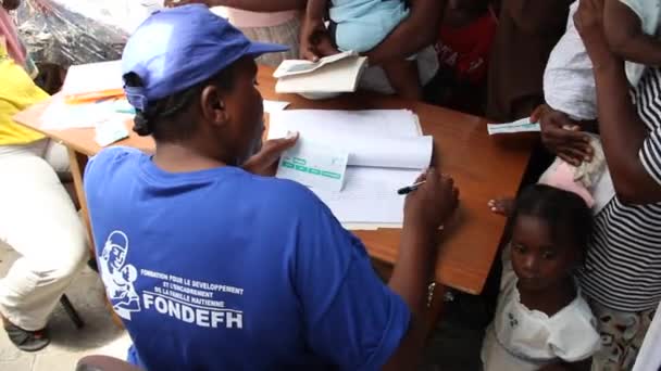 Recordkeeping at vaccination clinic in Haiti — Stock Video