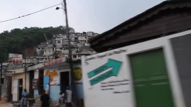 Disparo de conducción de los barrios de la ladera Puerto Príncipe Haití — Vídeo de stock