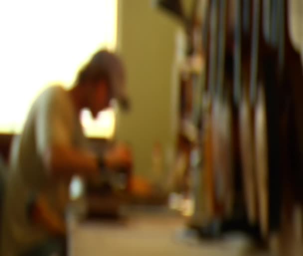 Worker sanding mandolin comes into focus — Stock Video