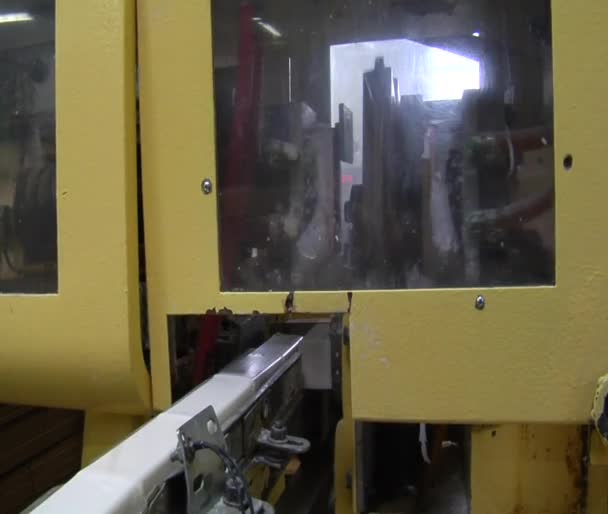 Máquina de prensado de barras de jabón — Vídeo de stock