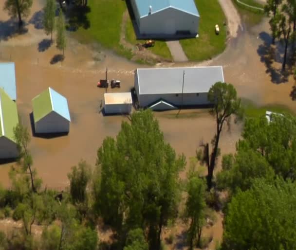 Inondation de la rivière Yellowstone près de Livingston Montana — Video