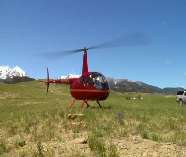 Hubschrauber robinson r 44 — Stockvideo