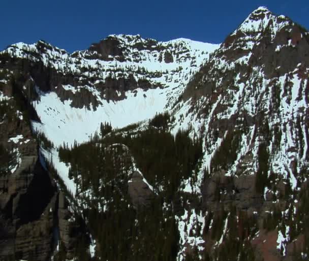 Montaña nevada — Vídeo de stock